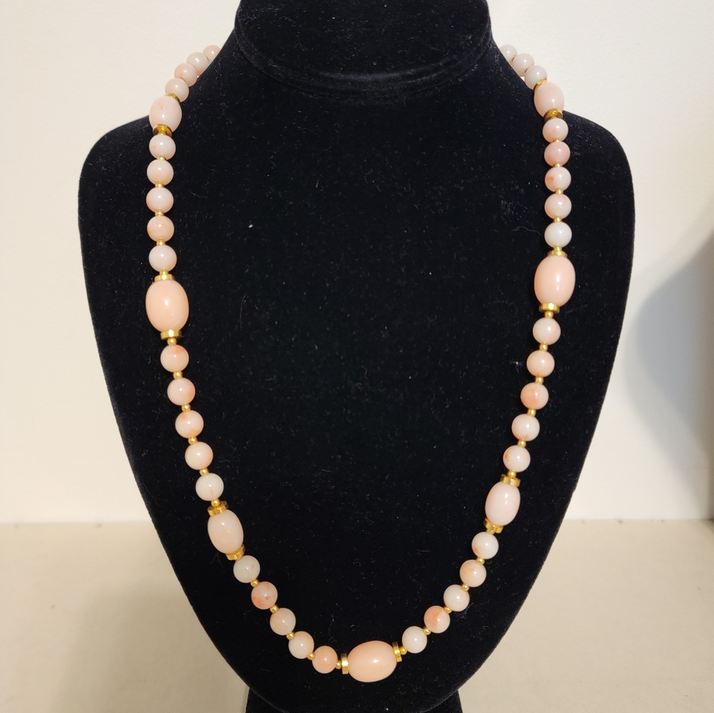 Vintage Trifari Pink Cream Swirled Beaded Gold Tone Necklace Signed